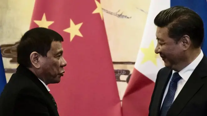 တရုတ်သမ္မတ ရှီကျင်းပင်ဟာ ဖိလစ်ပိုင် သမ္မတ ရော့ဒရီဂို ဒူတာတေးကို ဘေဂျင်းမြို့မှာ အခမ်းအနားနဲ့ ကြိုဆိုခဲ့ပါတယ်။