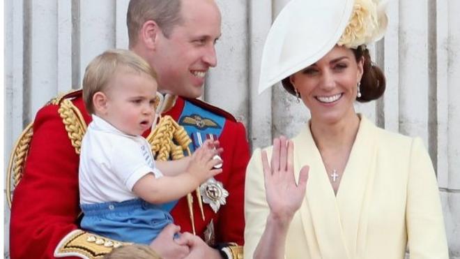 英国剑桥公爵和公爵夫人威廉与凯特和他们的三个孩子