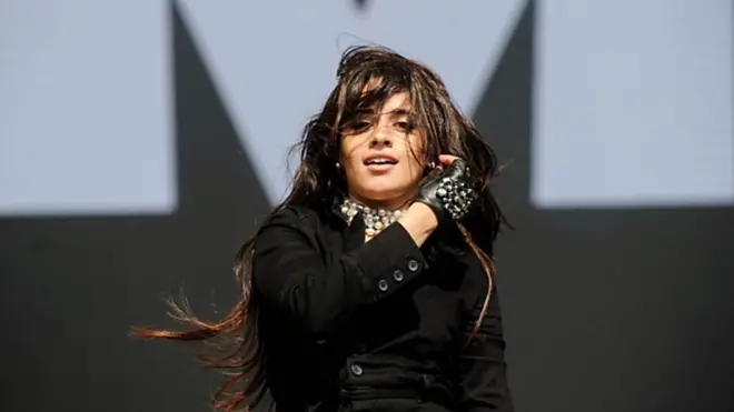 نگاهی به جدول پرفروش‌ترین تک آهنگ‌ها و آلبوم‌های موسیقی پاپ و راک بریتانیا