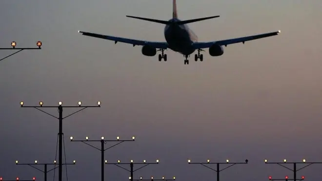 طائرة في الجو