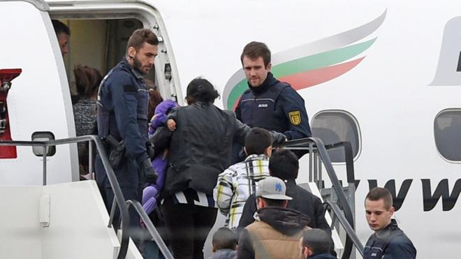 Deportees board Bulgarian plane in Karlsruhe/Baden-Baden bound for Kosovo, 17 Nov 15
