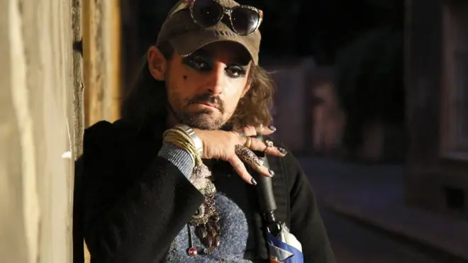 Гид Карим работает в проекте с момента его основания и уже успел стать его визитной карточкой и местной знаменитостью