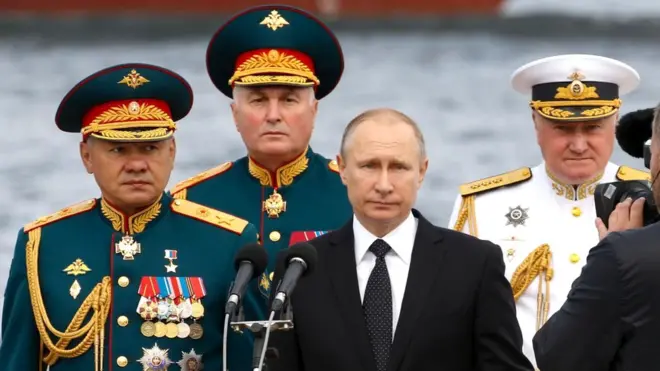 Putin, con mandos militares.