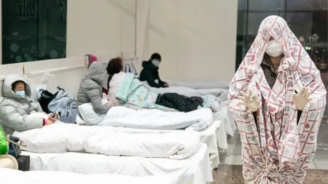 Pasien virus baru corona ditempatkan di sebuah pusat eksibisi yang diubah menjadi rumah sakit di Kota Wuhan, Provinsi Hubei, China, pada 5 Februari lalu.