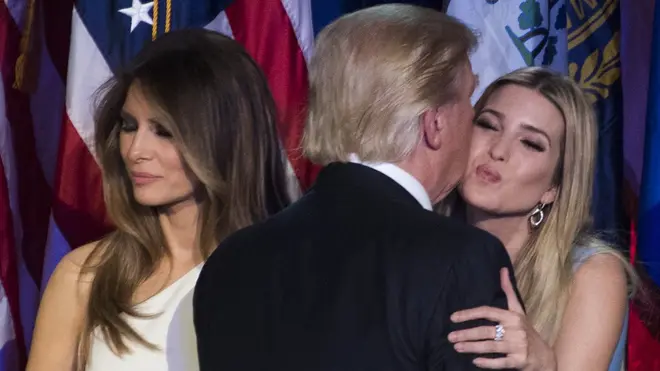 د ډونلډ ټرمپ د ټاکنیز کمپاین په ترڅ کې همدغه ۳۵ کلنه لورېې پرلپسې د ده ترڅنګ ولاړه وه