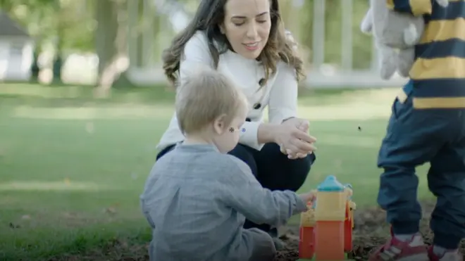 خطيبة "جوليان أسانج" خافت من الإفصاح عن علاقتهما