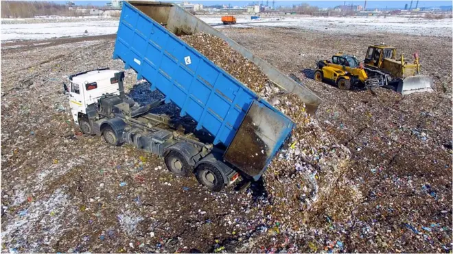 Почти все отходы из Москвы и области свозят на 15 действующих мусорных полигонов в Подмосковье.
