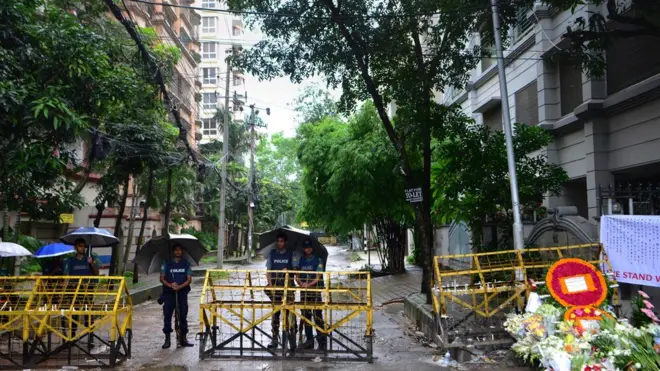 полиция около кафе, которое подверглось захвату