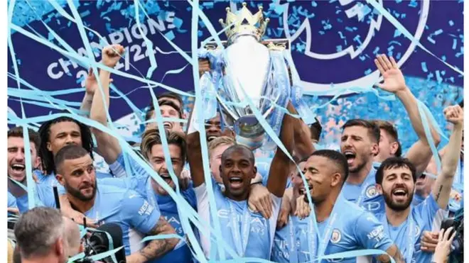 مانشستر سيتي يحتفل بكأس بطولة الدوري الإنجليزي الممتاز