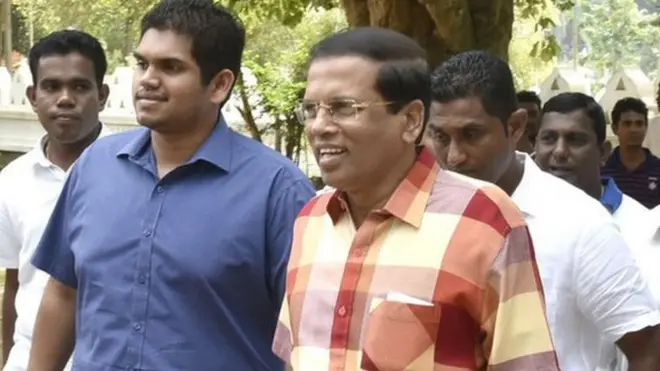 සිය ඡන්දය භාවිතා කිරීම සඳහා ජනපතිවරයා ඡන්ද මධ්‍යස්ථානය වෙත පැමිණි අවස්ථාව