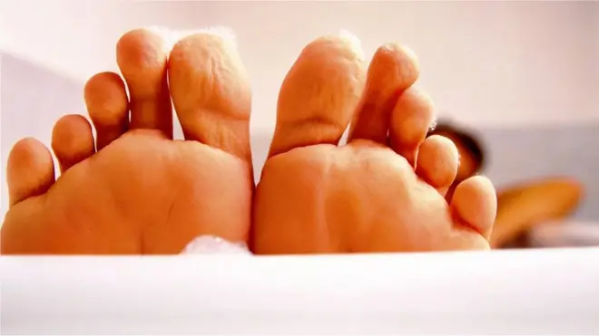 सुरकुतलेली बोटं
