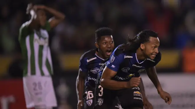 Arturo Mina igualó el partido en el minuto 88.