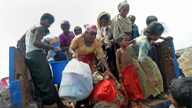 وفان نے روہنگیا مسلمانوں کے کیمپوں کو شدید نقصان پہنچایا ہے