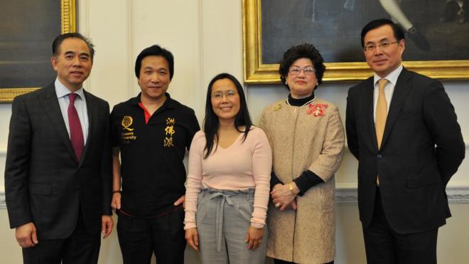 五位近兩年獲得女王嘉獎的英國華人新春之際在英國內閣辦公廳茶聚