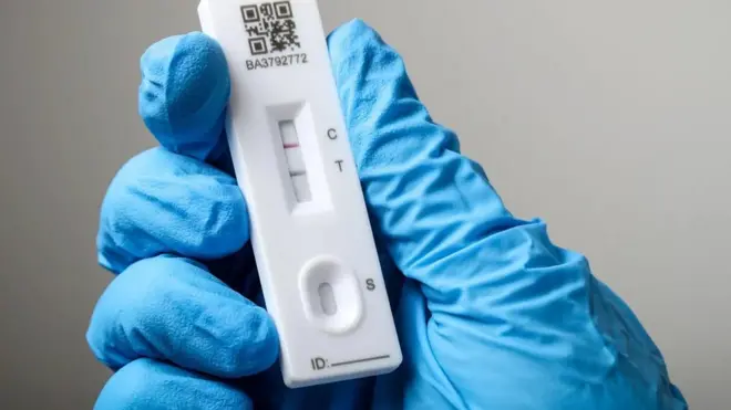 백신을 접종한 후 바이러스에 노출된 사람들은 유익한 '하이브리드 면역'을 가질 수 있다. 하지만 모든 감염에는 위험이 따른다