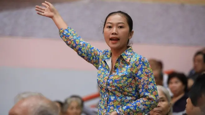 Bà Nguyễn Thị Thùy Dương nói rằng bà "ném giày do bức xúc lâu năm"