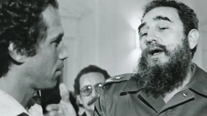 Jon Alpert y Fidel Castro en los años '70, durante uno de los varios encuentros que ambos tuvieron a lo largo de décadas. (Foto: Jon Alpert / Keiko Tsuno)