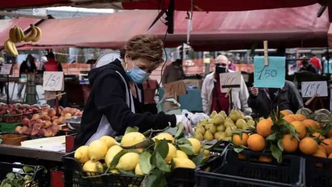 مظاهر الحياة بدأت تعود إلى إيطاليا مع احتياطات شديدة