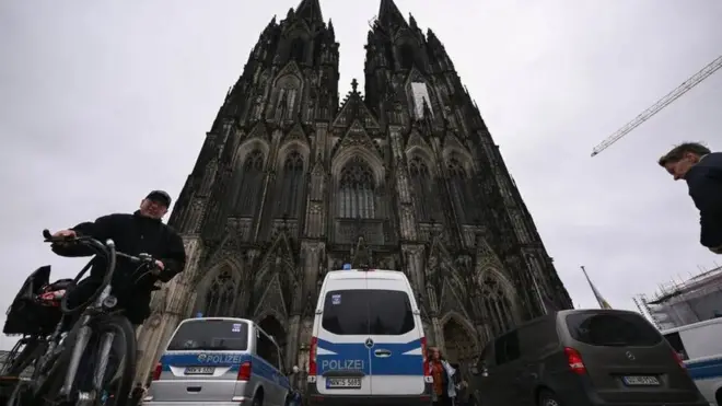 Кёлн соборида тинтув ўтказилди, бутун декабр ойи мобайнида ибодатхона қаттиқ қўриқланди