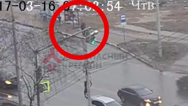 Мужчина провалился под землю в Ярославле