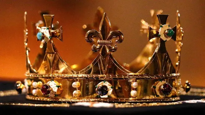 Корона, возложенная на гроб Ричарда III при перезахоронении