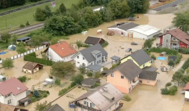 Bujične poplave pogodile Sloveniju