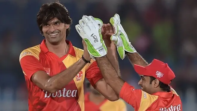 محمد عرفان پاکستان سپر لیگ میں اسلام آباد یونائٹڈ کی ٹیم میں شامل تھے