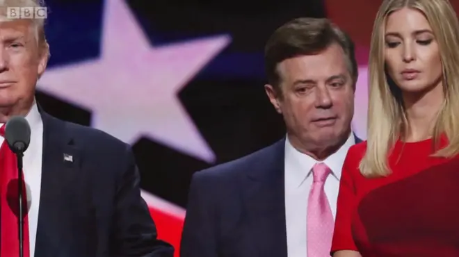 Пол Манафорт між Дональдом Трампом та Іванкою Трамп