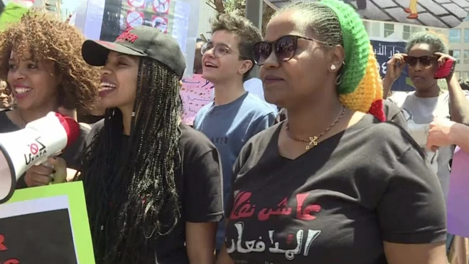 عاملات منزليات