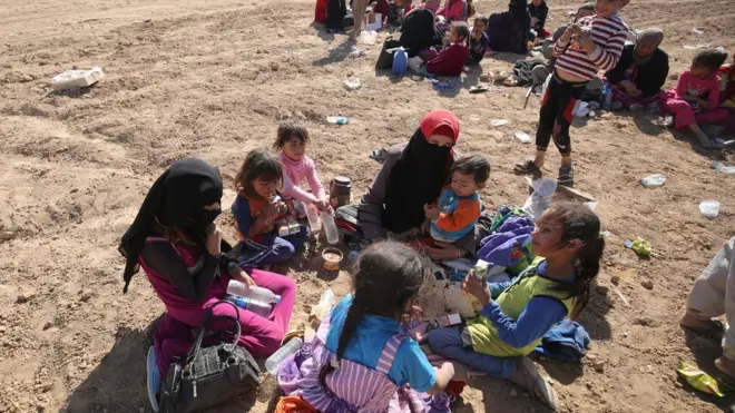 بسیاری از ساکنان روستاهای اطراف موصل با شروع عملیات پس گرفتن این شهر آواره شده‌اند