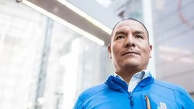 Saul Luciano Lliuya, en la puerta del tribunal que ha estimado su recurso.