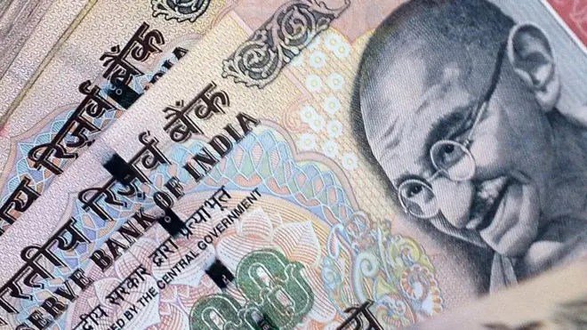 غیر معمولی اعلان وزیر اعظم نریندر مودی نے پیر کی شب قوم سے خطاب کرتے ہوئے کیا