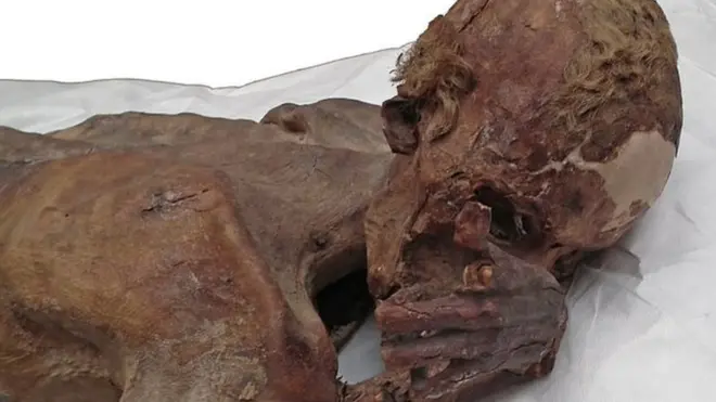 Mwili wa mwanaume aliyebainika kuwa na tattoo tangu miaka 5000 iliyopita alikufa na umri kati ya miaka 18 mpaka 21