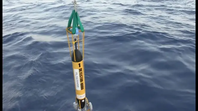 エジプト航空機の信号、地中海で探知と