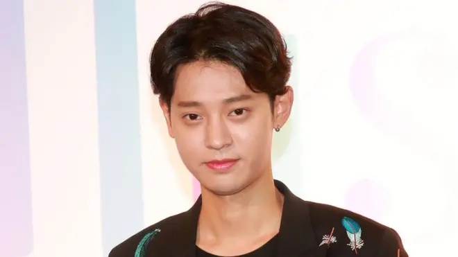 Singer Jung Joon-young (C) admits he filmed women he had sex with, and shared the footage in mobile chats without their consent