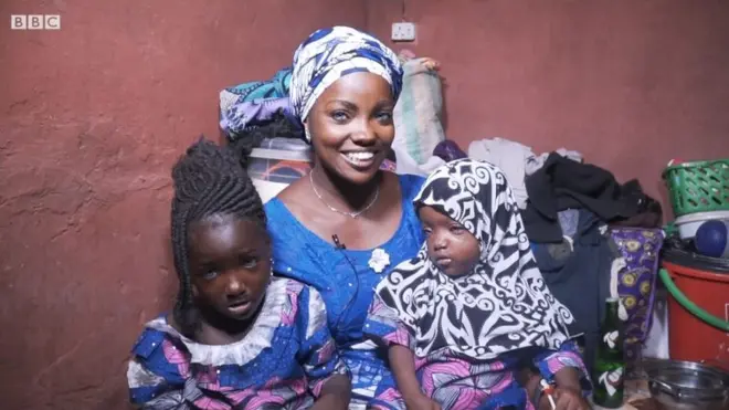 Risikat ati awọn ọmọ rẹ