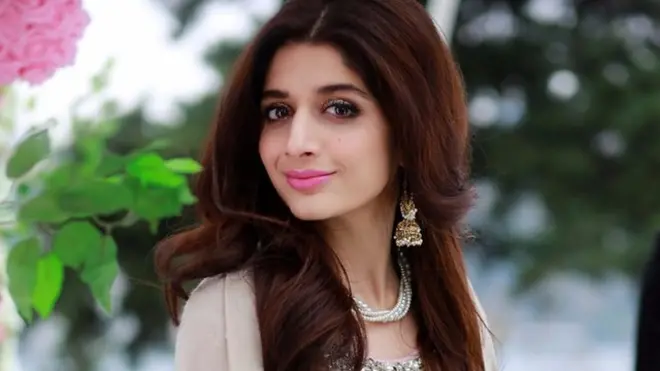 اداکارہ ماورا حسین نے اپنی فلمی کیریئر کا آغاز انڈین فلم ’صنم تیری قسم سے کیا جو ہٹ نہیں ہوئی لیکن ماورا کی پاکستانی فلم جوانی پھر نہیں آنی ٹو باکس آفس پر ریکارڈ توڑ رہی ہے۔