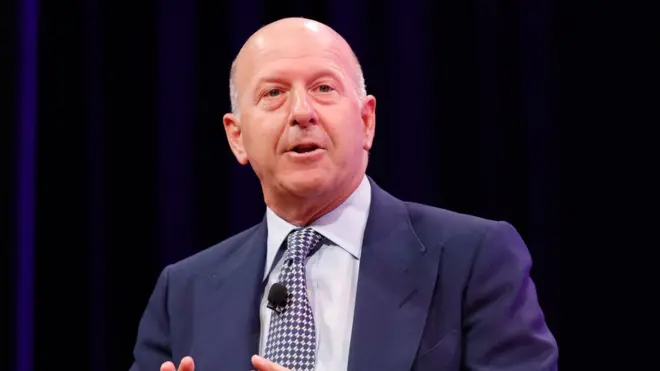 David Solomon prometió implantar una norma para asegurar que los empleados jóvenes no trabajen los sábados.