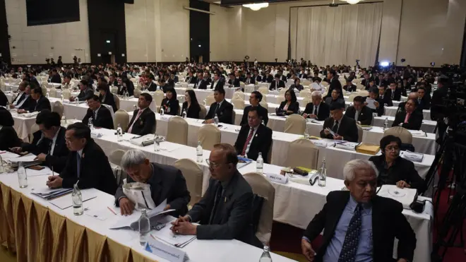 กกต.เรียกประชุมพรรคการเมือง