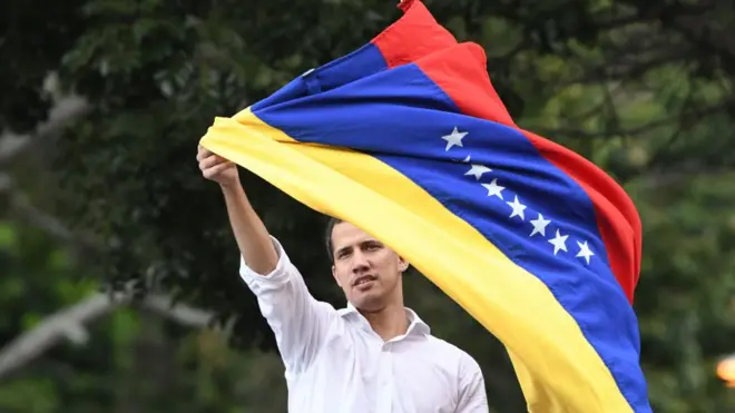 Las encuestas revelan un descenso en la credibilidad de Guaidó.