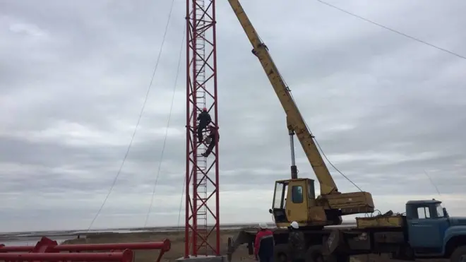 150-метрову телевежу українська влада почала монтувати напередодні неподалік адмінмежі з Кримом