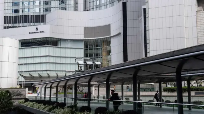 肖建华据报过去两年多一直住在香港中环的四季酒店（图为香港四季酒店）。