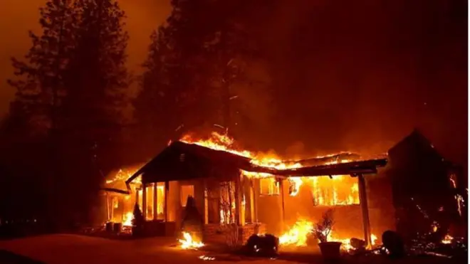 حرائق الغابات في كاليفورنيا توقع أكثر من 30 قتيلا