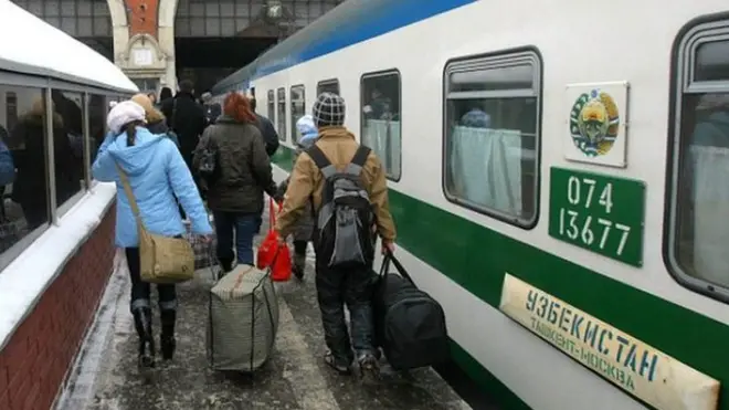 Москва вокзалига етиб борган ўзбекистонлик мигрантлар