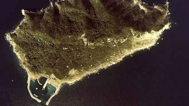 قوانین بازدید از جزیره اوکینوشیما در ژاپن به قدری سختگیرانه است که تصاویر زیادی از داخل این جزیره وجود ندارد