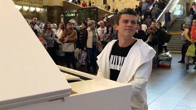 Євген Хмара на вокзалі у Києві