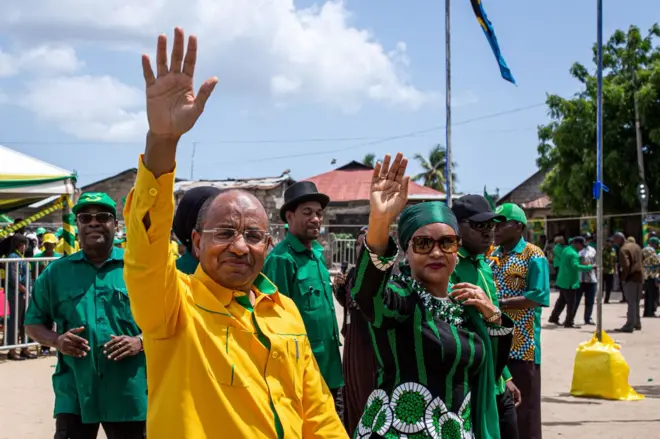 Hussein Mwinyi na Mke wake