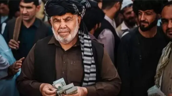 Wanaobadilishana fedha hubadilisha dola kwa fedha za Afghani katika soko la Kabul