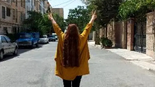 Wanawake walishiriki picha zao mitandaoni bila kufunika vichwa vyao