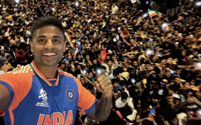 سوریہ کمار یادو انڈین ٹی 20 کے کپتان ہیں جبکہ اکشر پٹیل کی جگہ شبھمن گل کو نائب کپتان بنایا گيا ہے